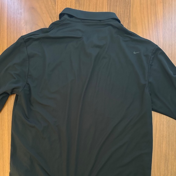 Nike Men's Tiger Woods Platinum Golf Shirt Size: Large(runs small) - Picture 4 of 4